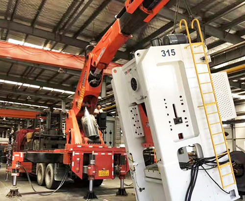 三水提升工作效率，选择优质折臂吊租赁服务