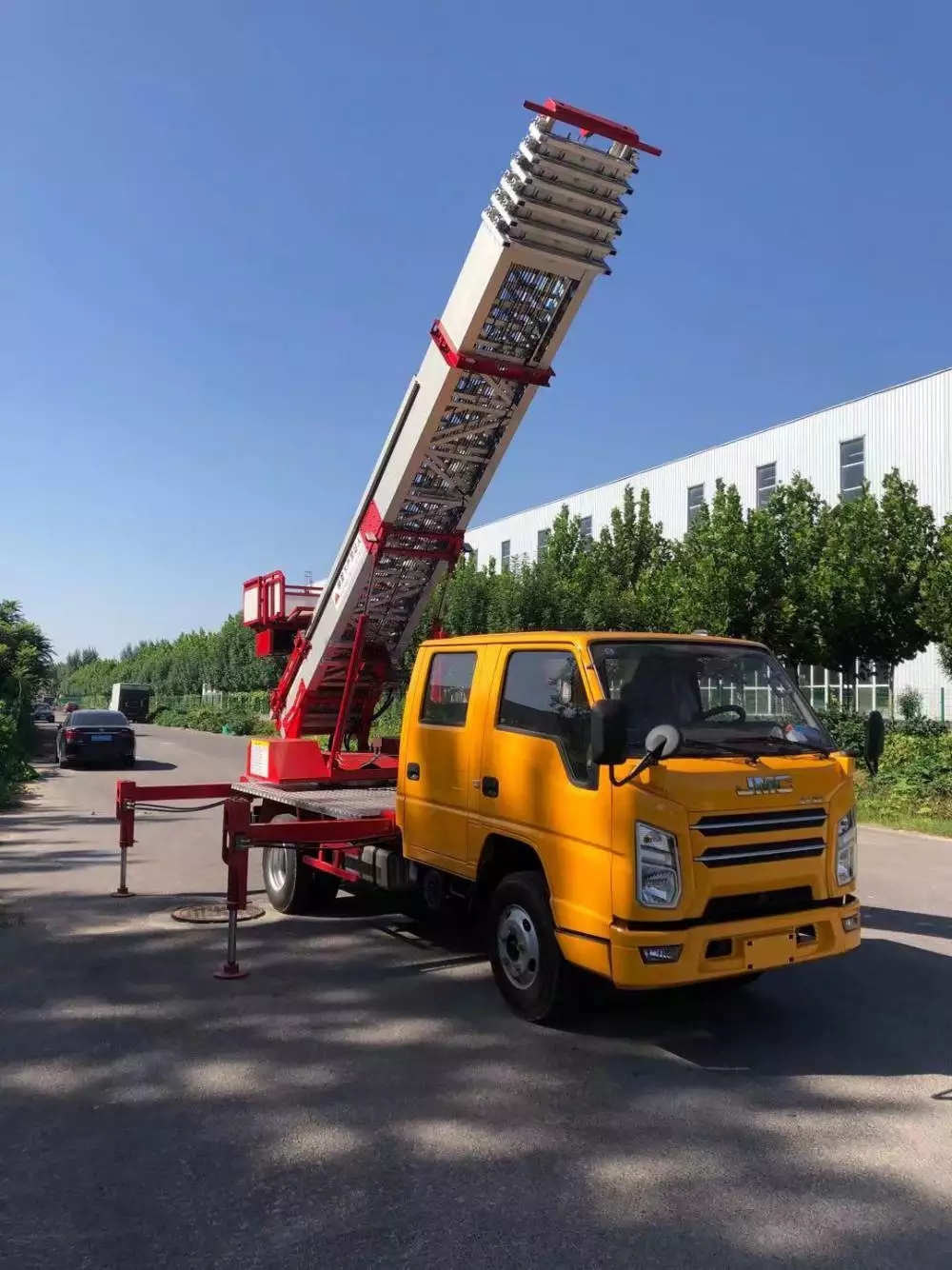 三水附近的云梯车出租服务：轻松解决高空作业需求